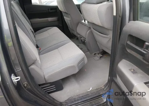 2010 Toyota Tundra Grade 5.7L V8 z USA, uszkodzony, nr VIN 5TFRY5F19AX082901